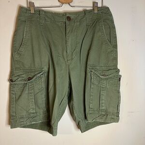 Red Camel Men’s Green Cargo Shorts, size 34